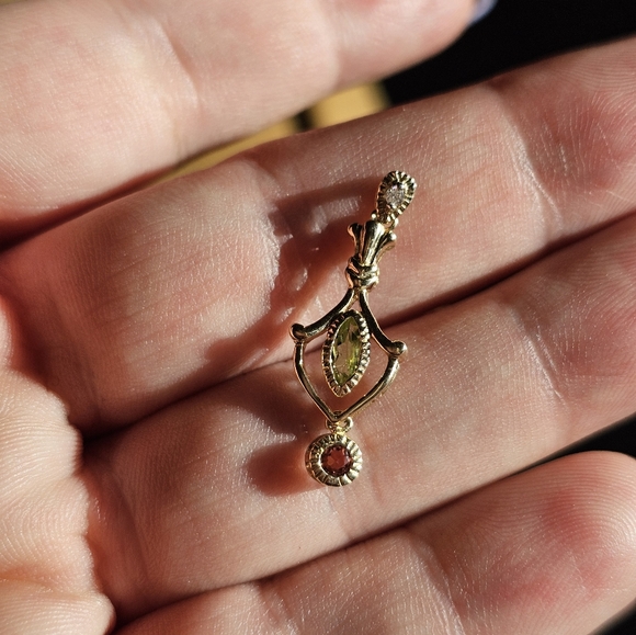10k lavalier pendant! New. Peridot, tourmaline, and diamond pendant! See all pic - Picture 4 of 4